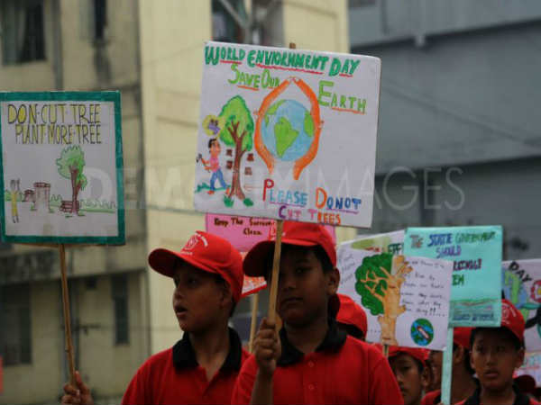 बच्‍चों के स्‍कूल में पौधा लगाएं