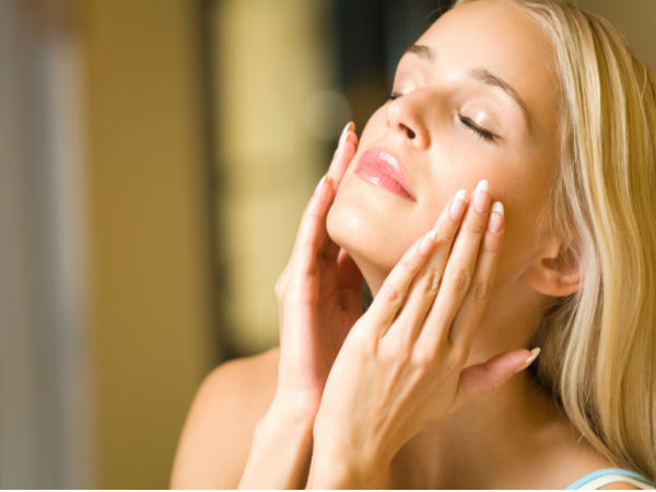 17.हमेशा क्लींजि़ग, टोनिंग, माइस्चराइजि़ग का पालन करें 17.हमेशा क्लींजि़ग, टोनिंग, माइस्चराइजि़ग का पालन करें