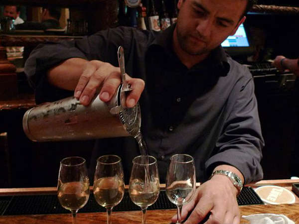 12. बार्टेन्डर