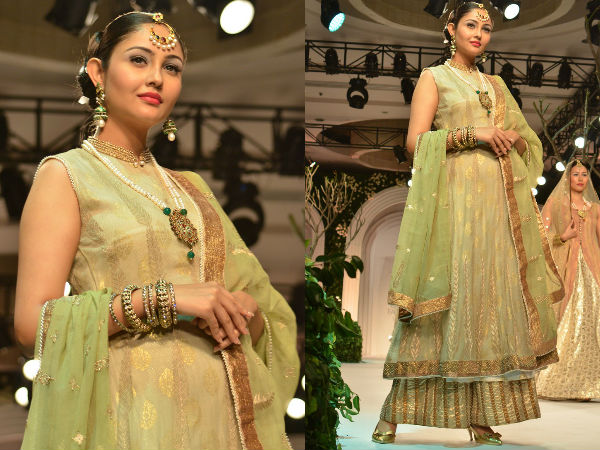 लाइट ग्रीन शरारा