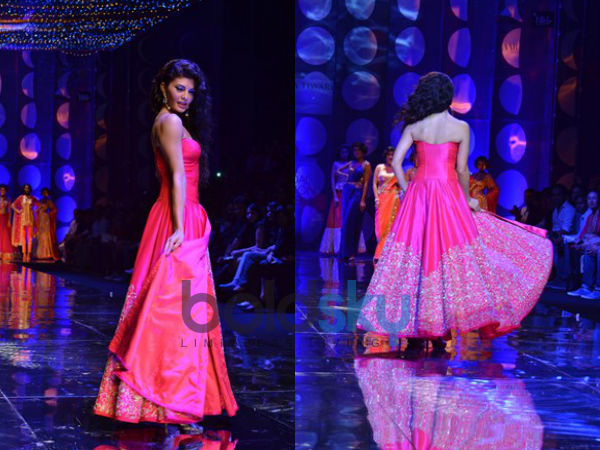 ब्राइट पिंक फ्यूजन गाउन 