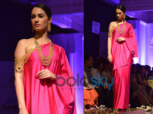 आर्म नेकलेस