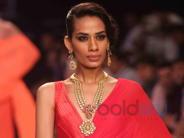  जड़ाऊ नेकलेस 