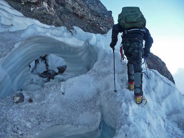 ऊंचे पहाड़ पर चढिये