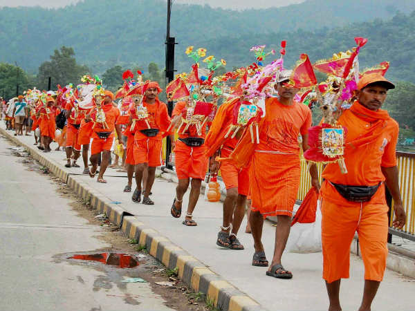कांवड़िये चले शिव के धाम