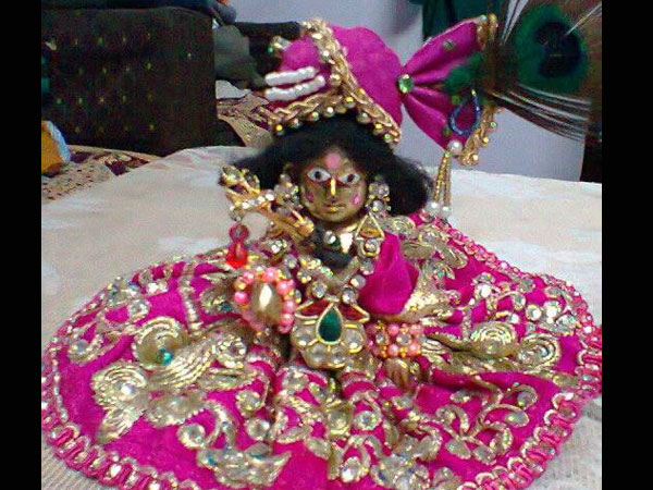 कृष्‍णा के खास कपडे़