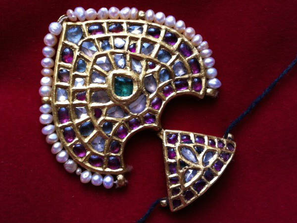 सुंदर सा मुकुट