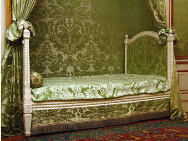 3. सॉफ्ट और प्यारा बेड हेड