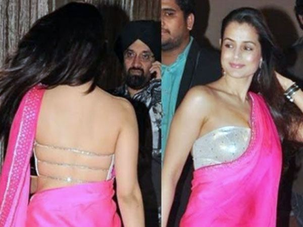 अमीषा का ब्‍लाउज खिसका 