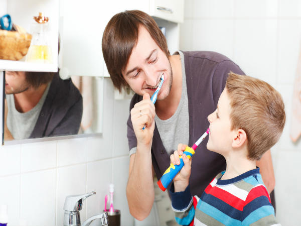 अपने दांतों को साफ रखें