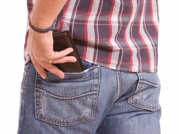 9 बटुए के कारण कमीज़ की या पतलून की जेब का फूलना