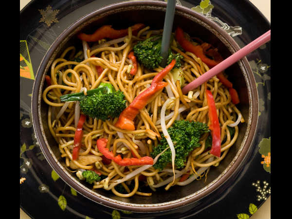 Spicy Noodles With Ginger And Vegetables 