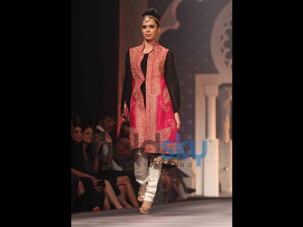 पिंक कुर्ता 