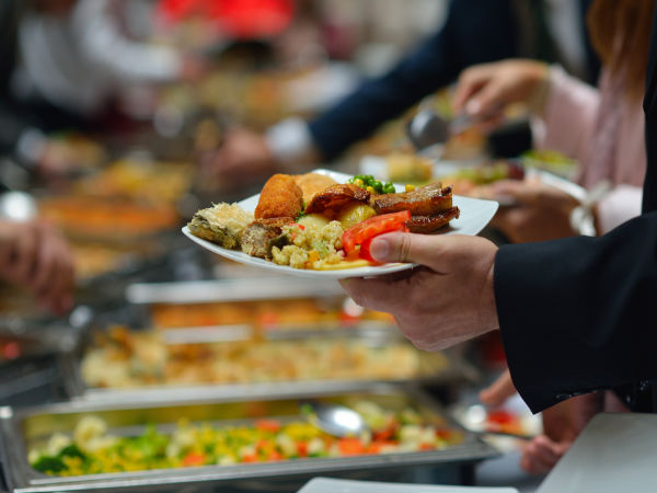 7: बुफे नाश्ता करने से बचें।