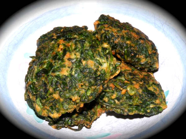  Arbi Patta Pakoda | Taro Leaves Fritters Recipe