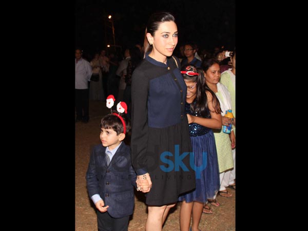 अपने बच्‍चों के साथ करिश्‍मा 