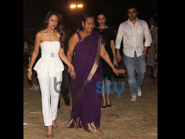 अमृता और मलाइका मास में 