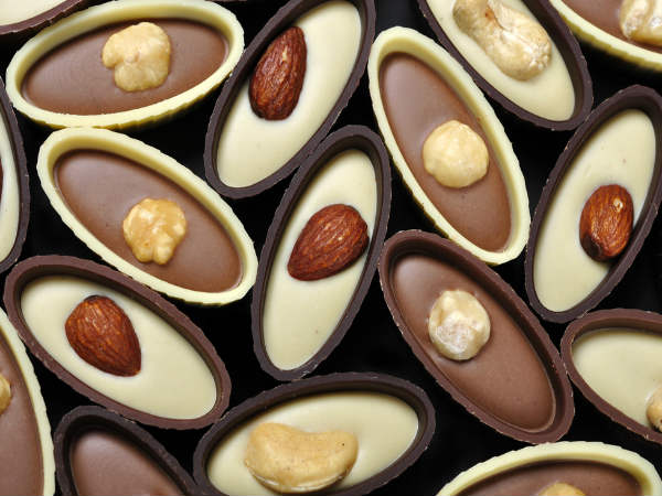 Homemade Almond Chocolates: V Day Recipe