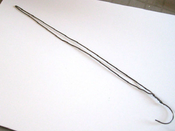 2) वॉयर हैंगर का यूज करें 