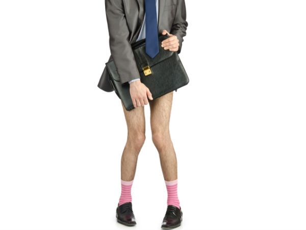 2. स्कूल या ऑफिस बिना कपड़ो के जाना