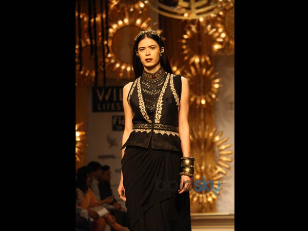 पेपलम जैकेट