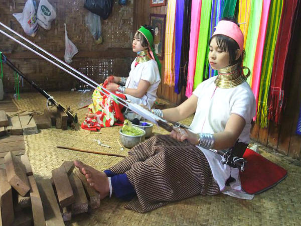 छल्‍ले पहन कर आराम से करती हैं काम 