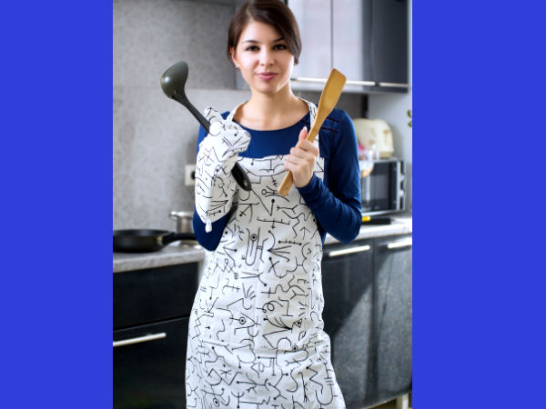 2 रक्षात्मक कपड़ों के साथ पैरों में चप्पल या जूते पहनें