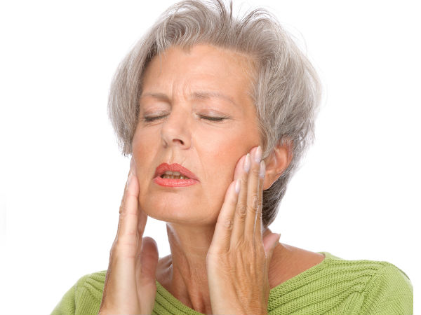 9.जबड़े में दर्द