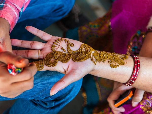 मोर वाली डिजाइन की मेंहदी