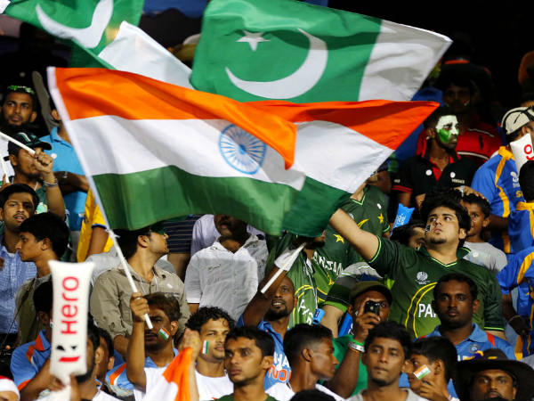 13. भारत – पकिस्तान का मैच देखना