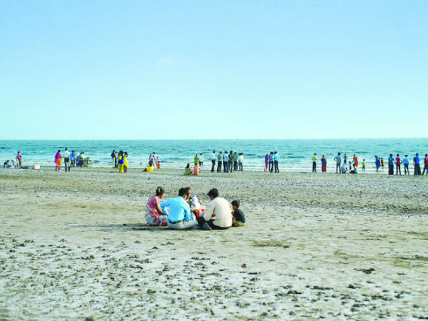 7. दुमस तट, सूरत, गुजरात