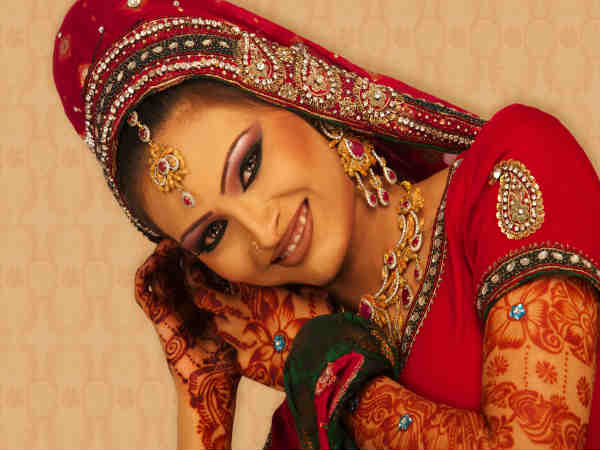  भारतीय लड़की मिलती है