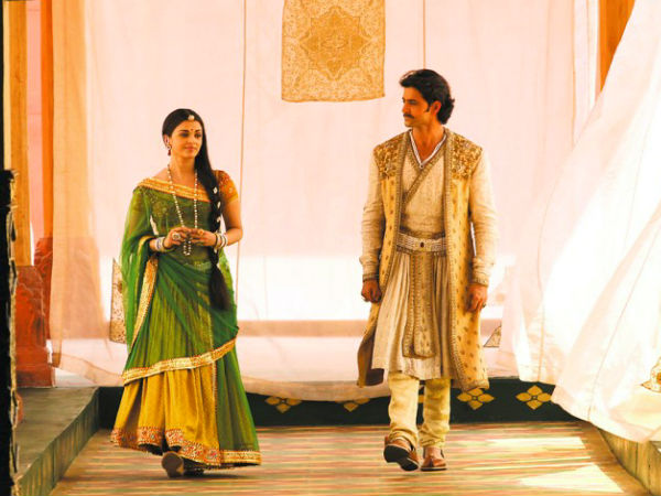 1 अलग जाति या धर्म का होना