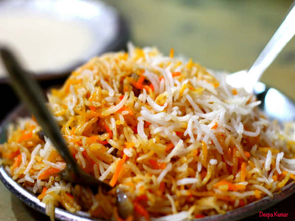 6. लखनवी बिरयानी 