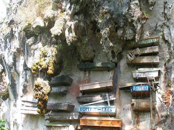 3. हैंगिंग कफिन्स, फिलीपींस 