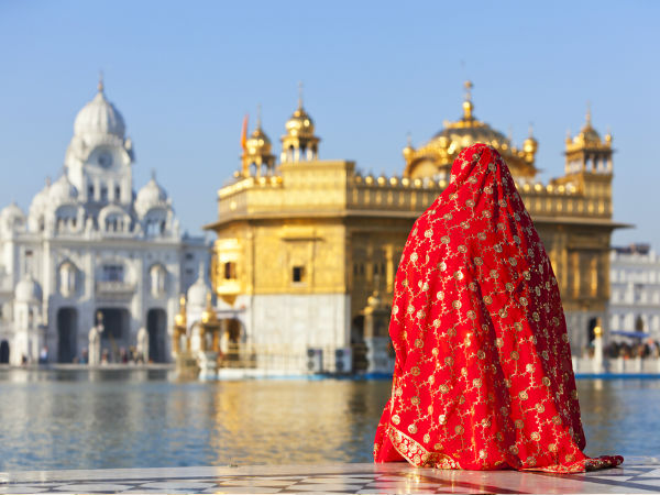 3. अन्‍य धर्मों से भी आते हैं लोग 