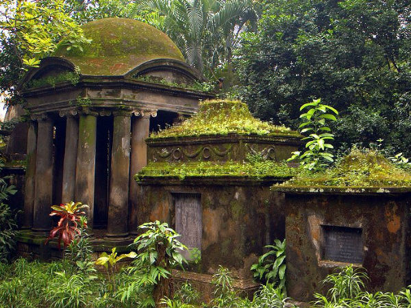 4. लोअर सर्किलुर रोड़ कब्रिस्‍तान: 