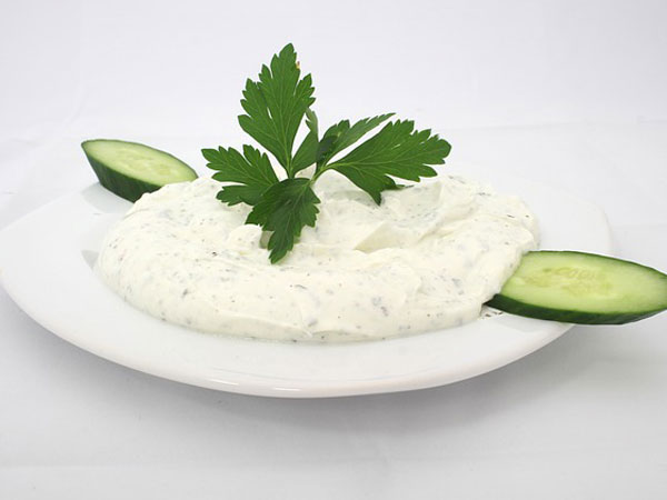 3. आंवला और दही का मास्‍क: 