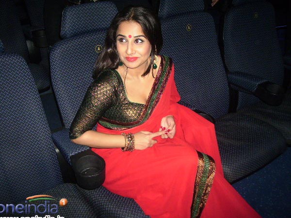 bollywood signature style vidya balan saree looks3
