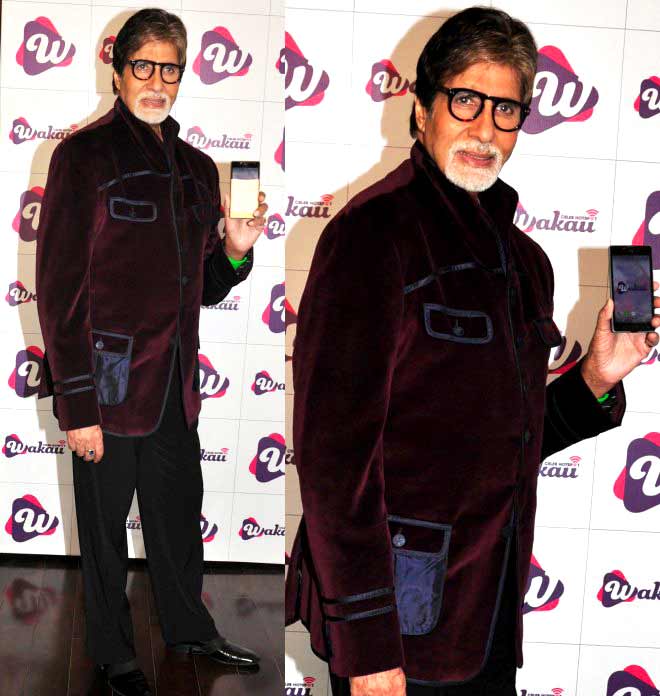  Amitabh Bachchan Shines In Maroon Velvet 