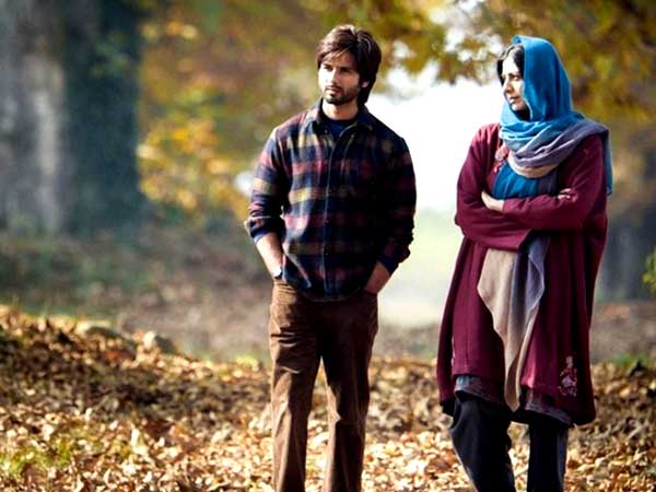 Tabu looked gorgeous in the movie Haider. She looked gorgeous in those kashimir suits and kaftans. Watch out for Tabus hot signature style looks in Haider.