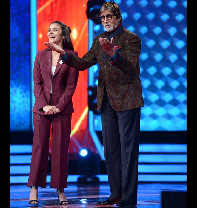  Star Signature Style: Amitabh Bachchan And His Adorning Love For Velvet Coats 