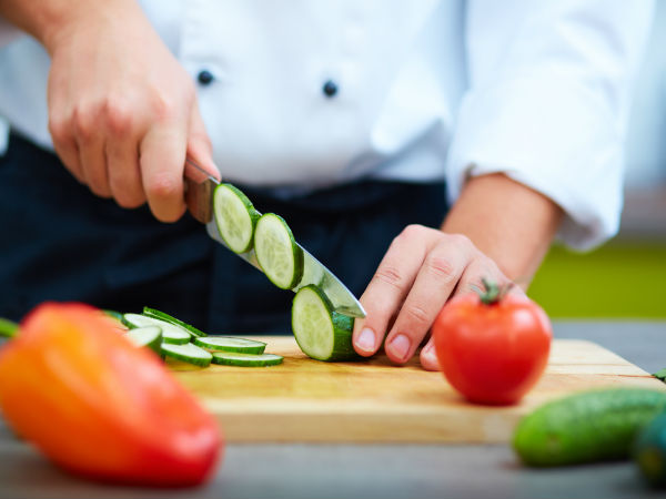 The Knife You Use In The Kitchen Is Spreading Bacteria Between Foods