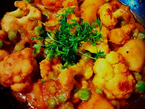 Aloo gobi matar recipe in hindi 