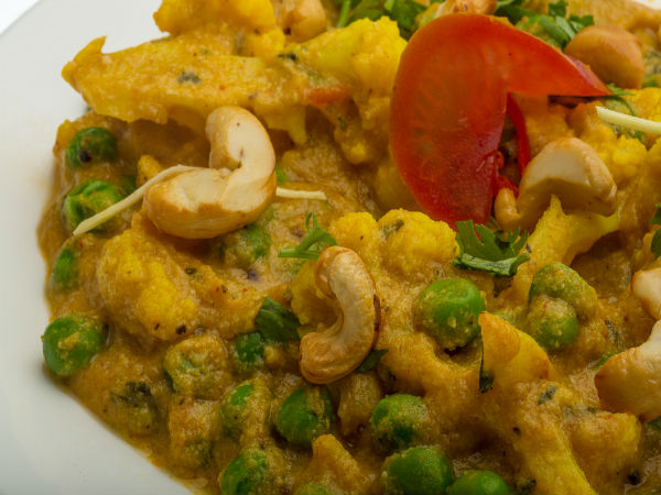 Kaju Gobi Matar Ki Curry
