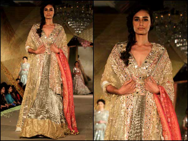  गुजराती गोल्‍डन ड्रेस