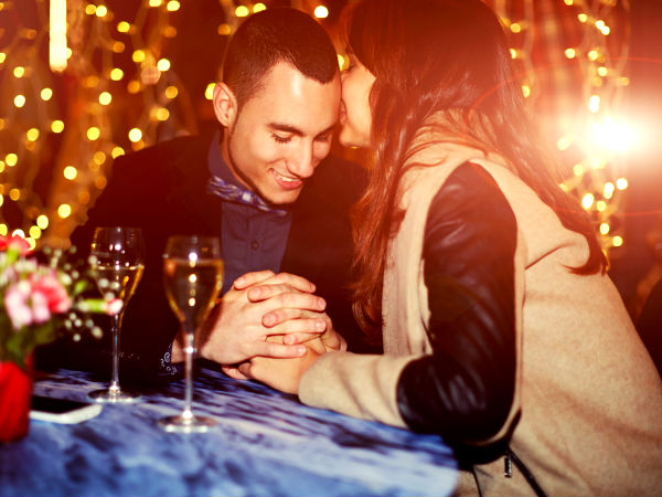 बाहर डेटिंग के लिये जाएं