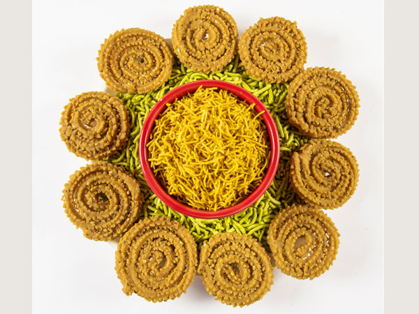 Tangy Chilli Aloo Peas Sev