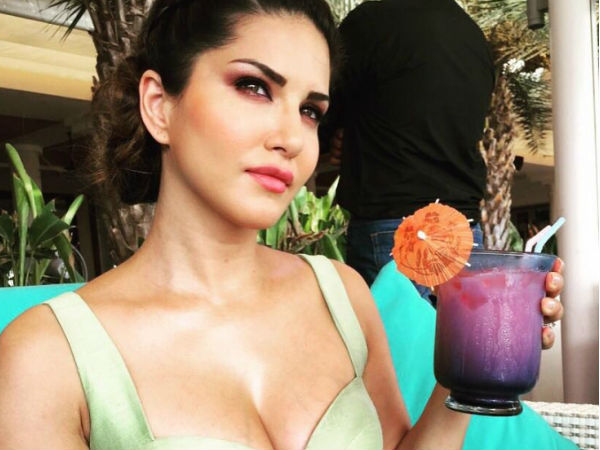  वह ढेर सार पानी पीती हैं