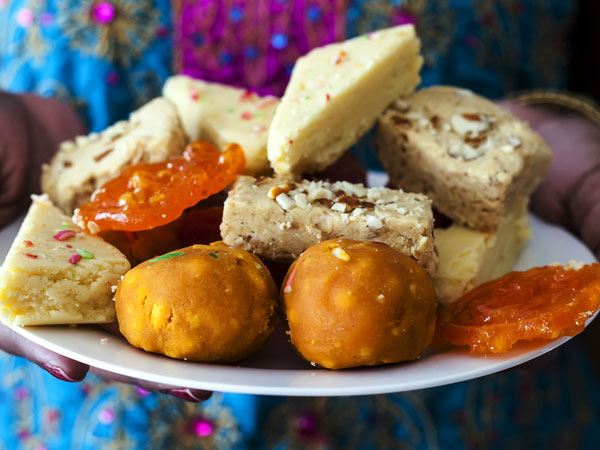 खाने के बाद मिठाई खाना